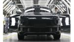 经济日报谈新能源车&ldquo;变胖&rdquo;：车位要加宽吗？要负担养路成本吗？